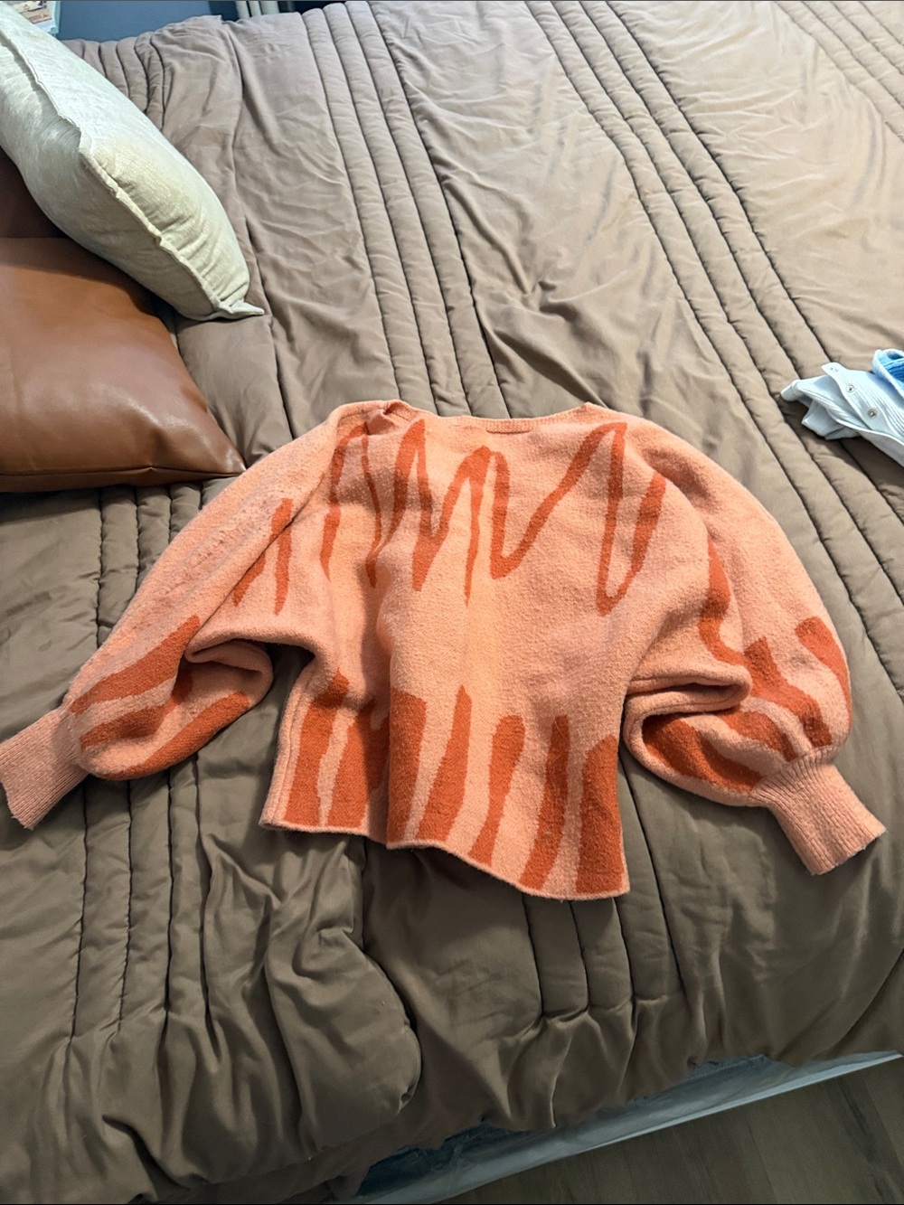SHEIN Peach Sweater with Orange Abstract Stripes